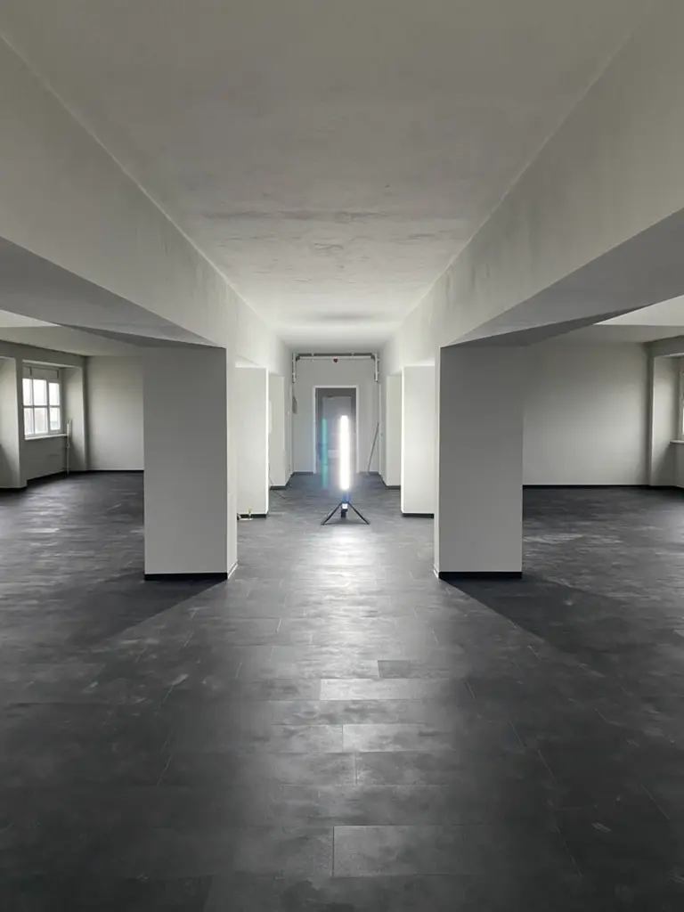 Großraumbüro mit neuem Vinylboden – gewerbliche Bodenverlegung Malerbetrieb Rekowski Magdeburg