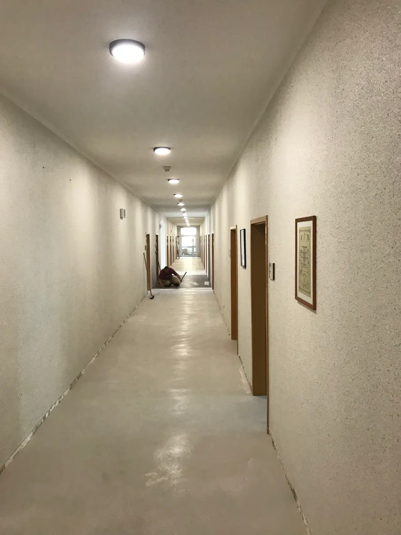 Gesamter Flur mit Laminat neu gestaltet – Bodenverlegung Malerbetrieb Rekowski Magdeburg