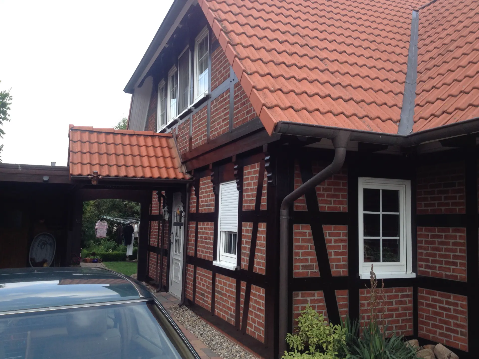 Frisch gestrichene Hausfassade in Magdeburg